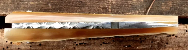 Couteau Corse Martelloni Lame damas, acier et cuivre Couteau Corse Martelloni Lame damas, acier et cuivre