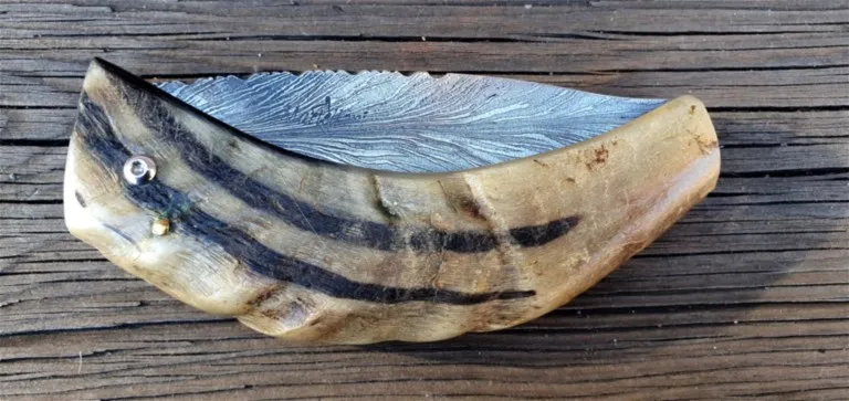 Couteau corse martelloni lame damas plume