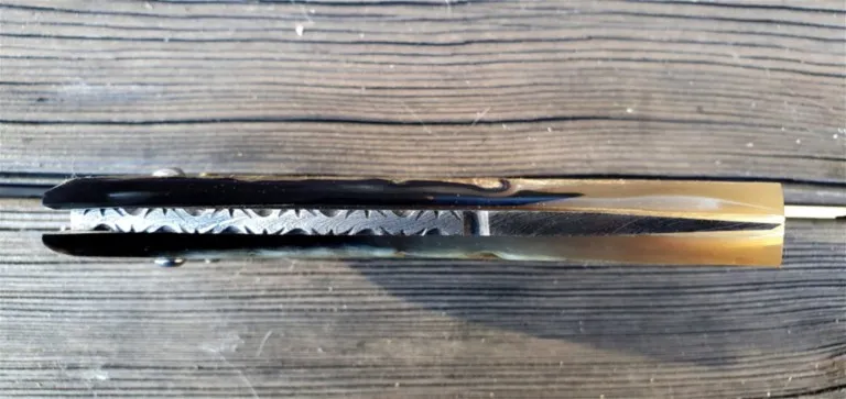 Couteau corse martelloni lame damas plume