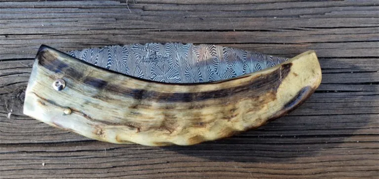 Couteau corse Martelloni lame damas mosaïque Couteau corse Martelloni lame damas mosaïque