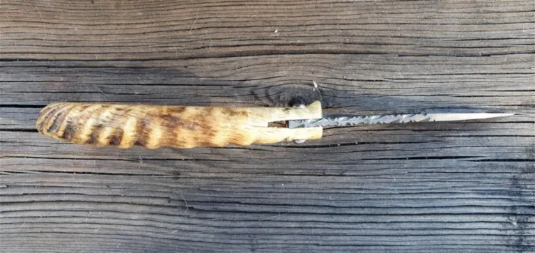 Couteau corse Martelloni lame damas acier Couteau corse Martelloni lame damas acier