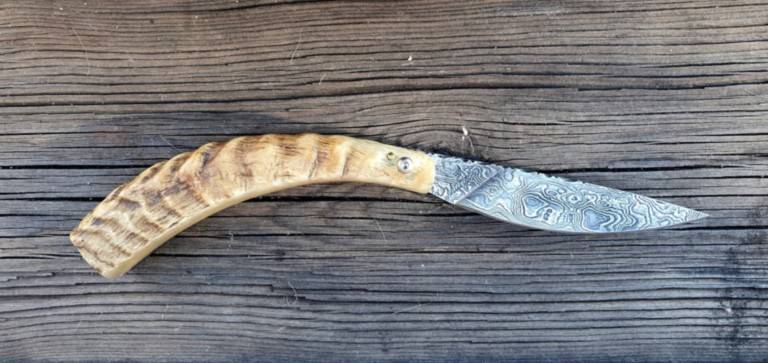 Couteau corse Martelloni lame damas acier Couteau corse Martelloni lame damas acier