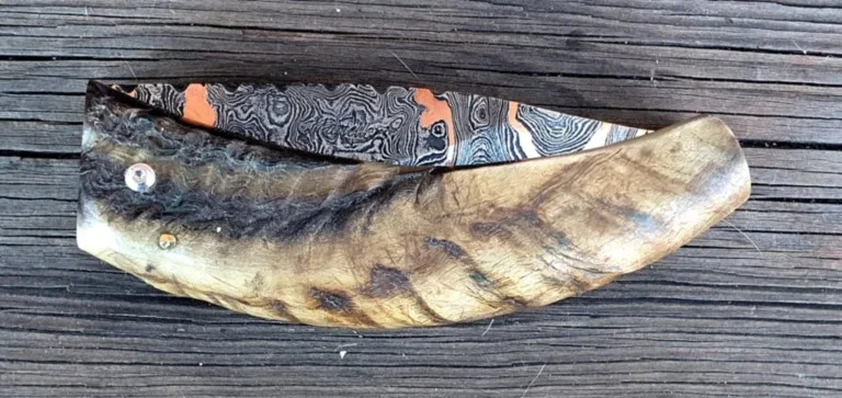 Couteau corse martelloni lame damas cuivre Couteau corse martelloni lame damas cuivre