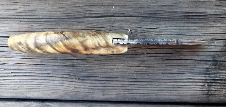 Couteau corse martelloni lame damas cuivre Couteau corse martelloni lame damas cuivre