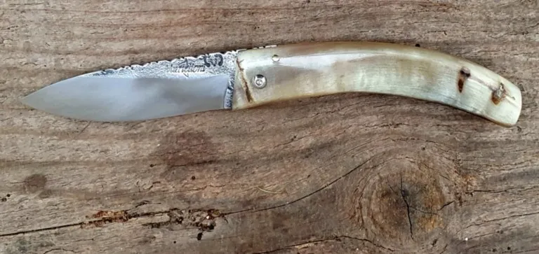 Couteau corse Martelloni acier corne de bélier