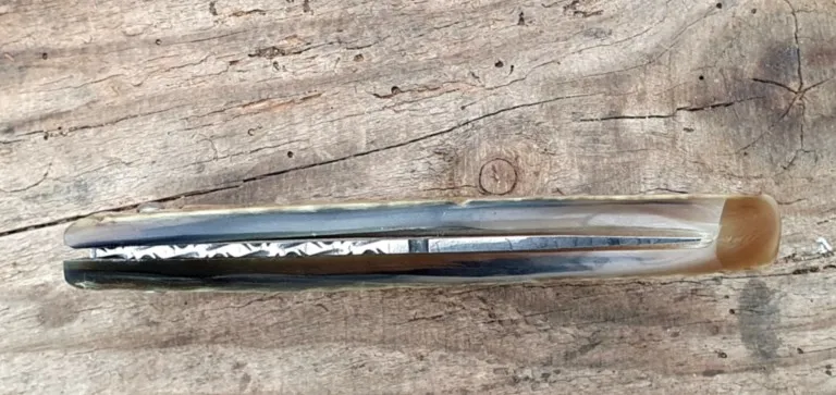 Couteau corse Martelloni lame damas Couteau corse Martelloni lame damas mosaîque